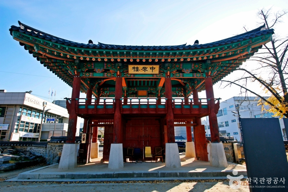 충주 청녕헌 여행 추천 - 로드트립