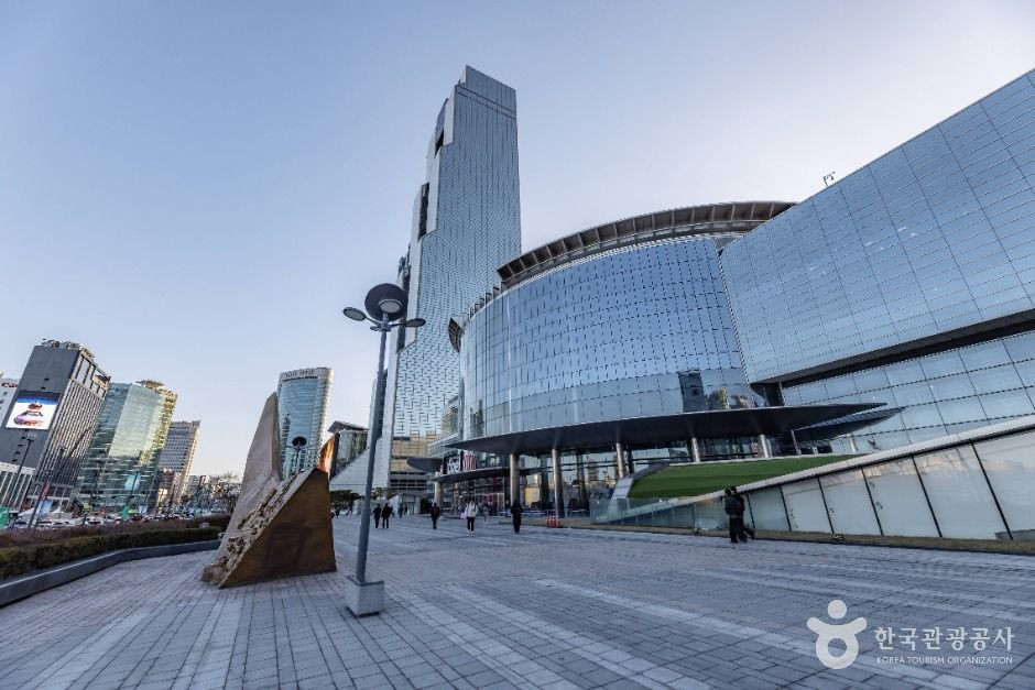 코엑스동측광장 여행 추천 - 로드트립