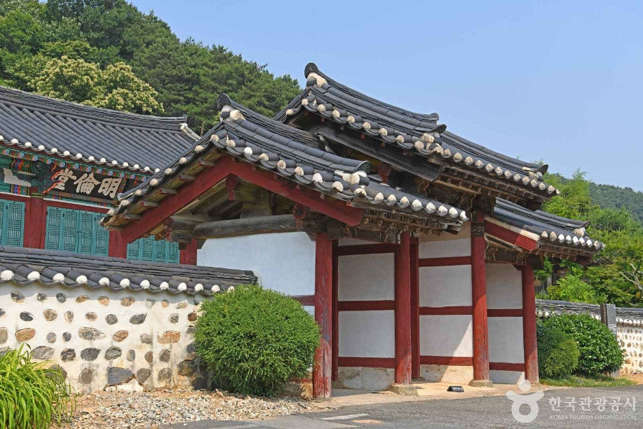 임천향교 여행 추천 - 로드트립