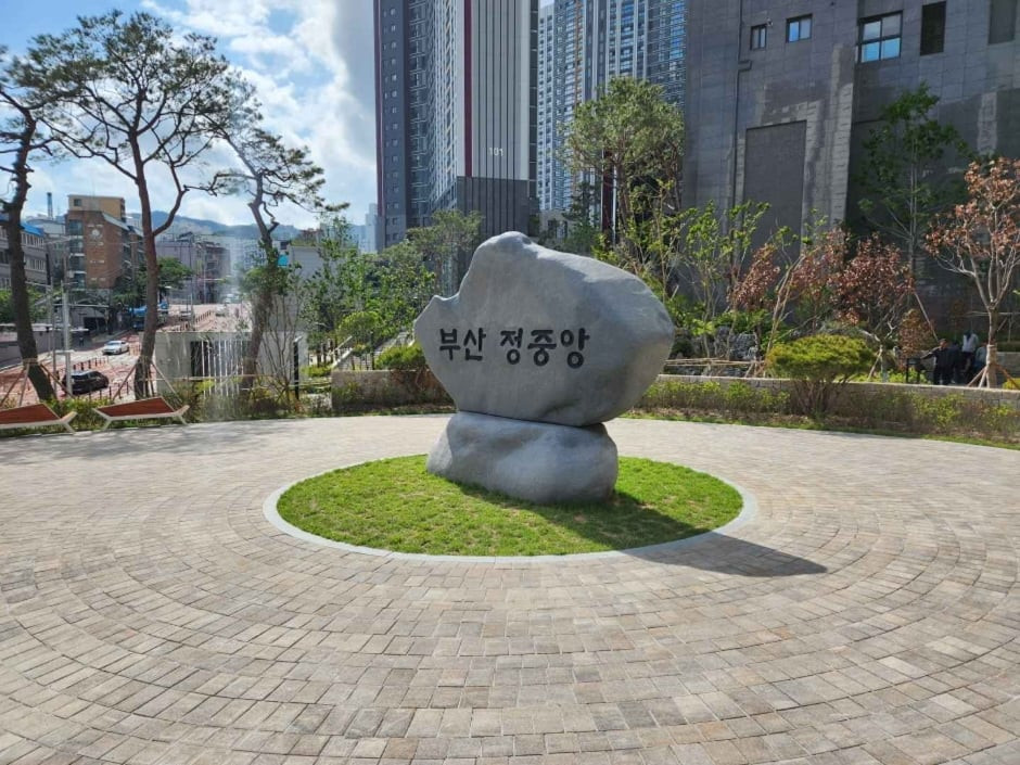 부산정중앙공원 여행 추천 - 로드트립