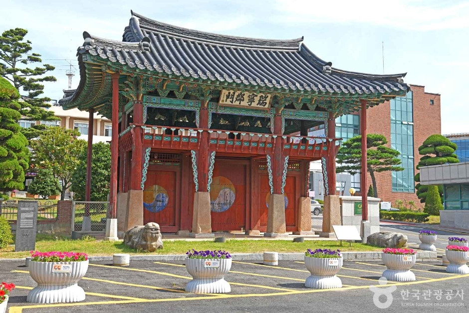 서산관아문 및 외동헌 여행 추천 - 로드트립