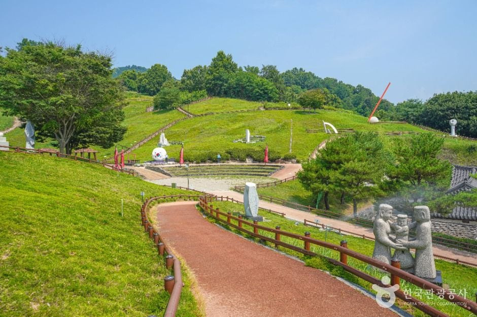 생초국제조각공원 여행 추천 - 로드트립