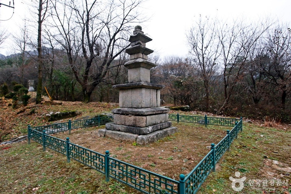 충주 미륵대원지 삼층석탑 여행 추천 - 로드트립