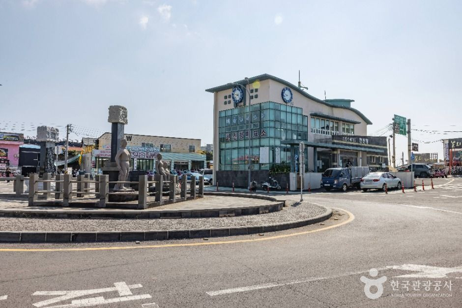 제주 우도 천진항 대합실 여행 추천 - 로드트립