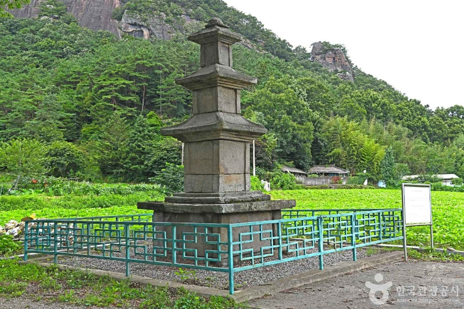 한산사지삼층석탑 여행 추천 - 로드트립