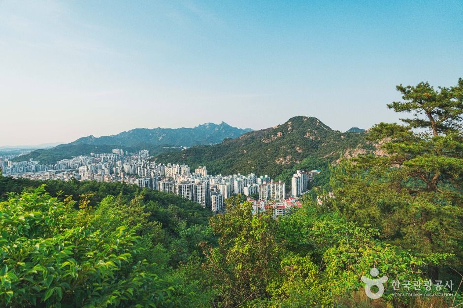 서대문 안산(안산자락길) 여행 추천 - 로드트립