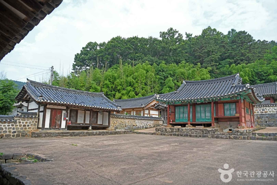 정산향교 여행 추천 - 로드트립