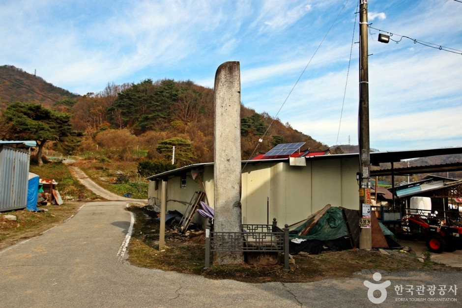 충주 숭선사지 당간지주 여행 추천 - 로드트립