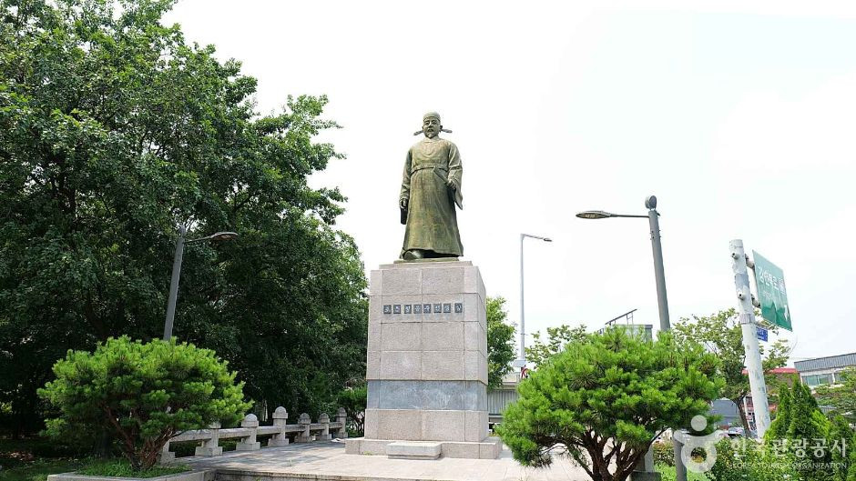 정몽주 동상 여행 추천 - 로드트립