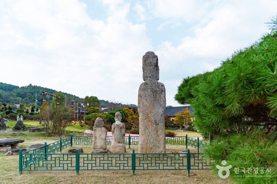 증평 남하리 석조보살입상 여행 추천 - 로드트립