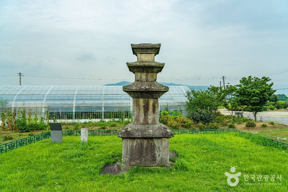 안성죽산리삼층석탑 여행 추천 - 로드트립