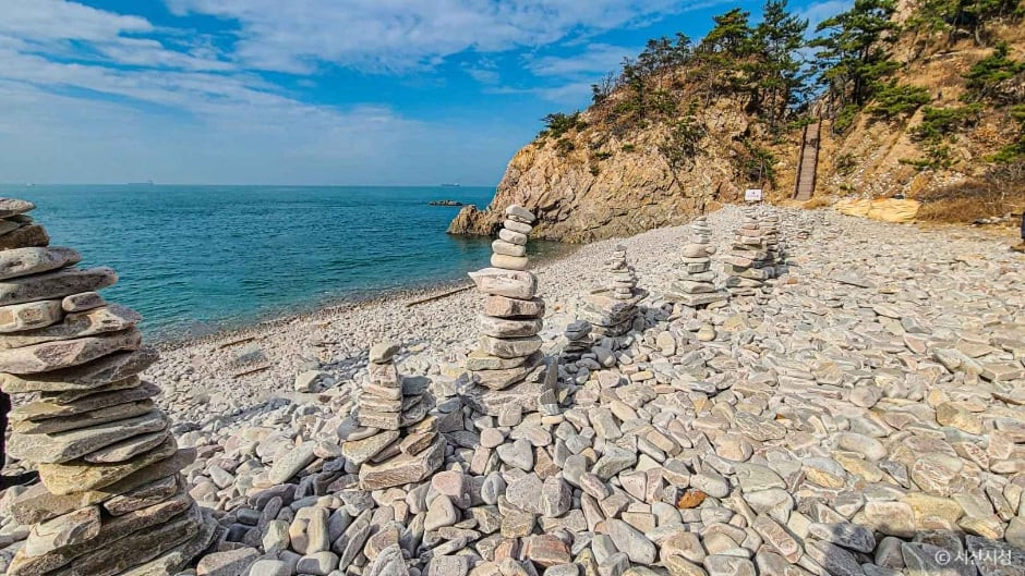 황금산몽돌해변 여행 추천 - 로드트립