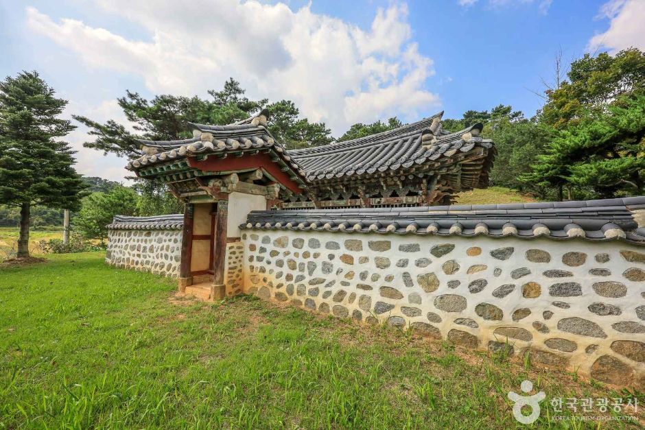 서흥김씨삼강정문 여행 추천 - 로드트립