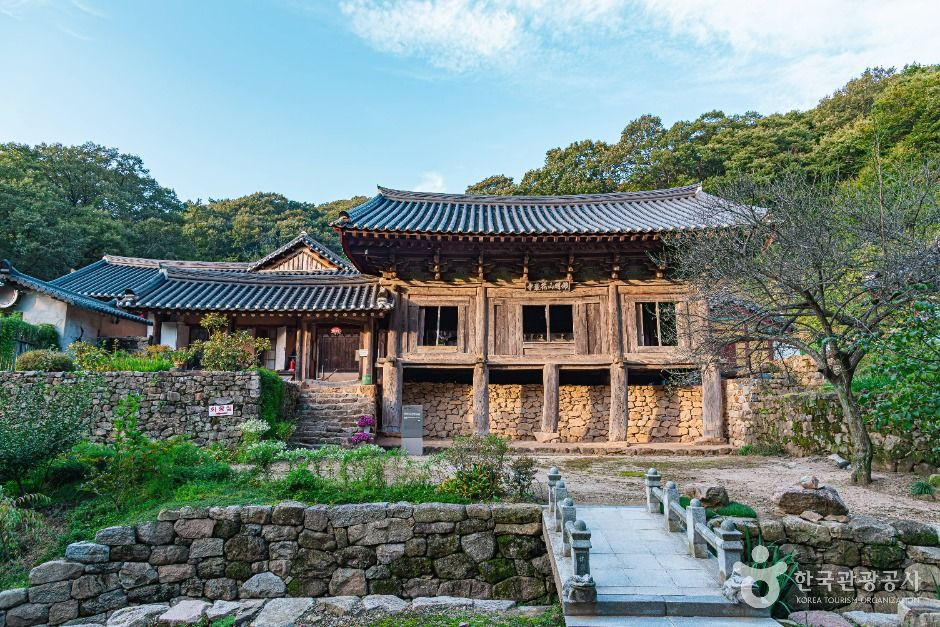 화암사 우화루 여행 추천 - 로드트립