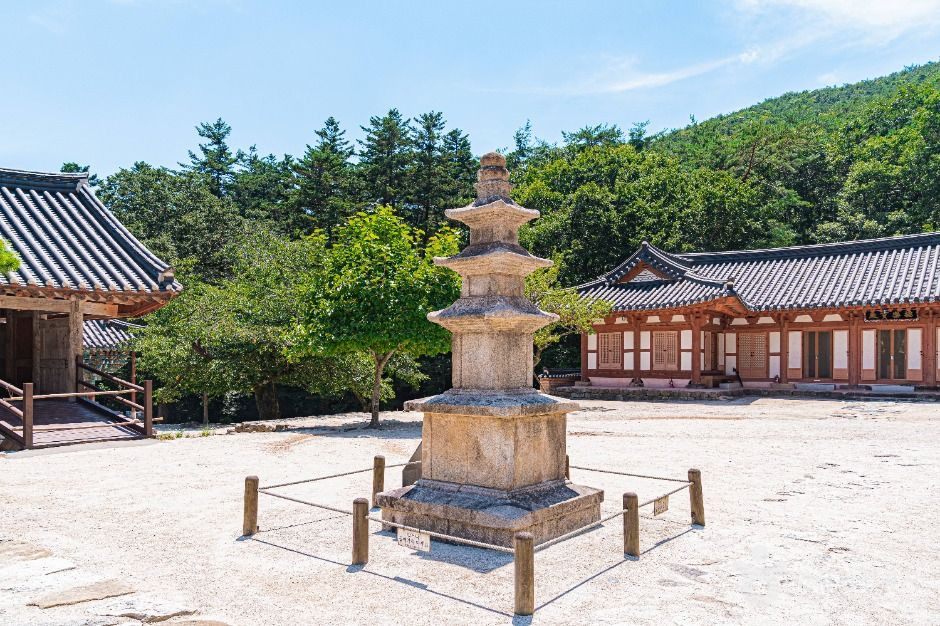 내소사삼층석탑 여행 추천 - 로드트립