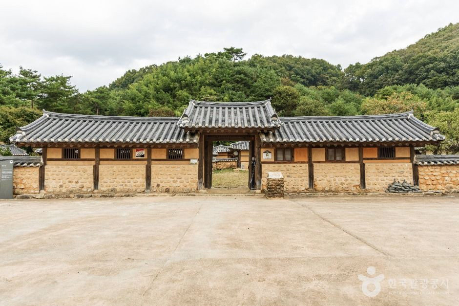 괴산 홍범식 고가(벽초 홍명희 생가) 여행 추천 - 로드트립