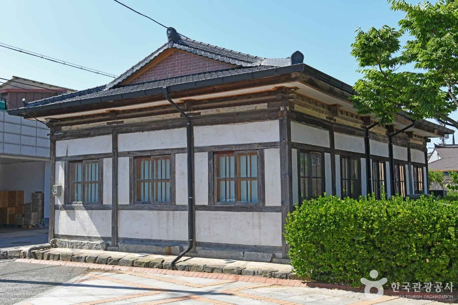 강경역사문화안내소(구 강경노동조합) 여행 추천 - 로드트립