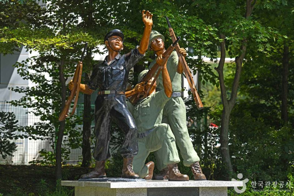 학도병충혼탑 여행 추천 - 로드트립
