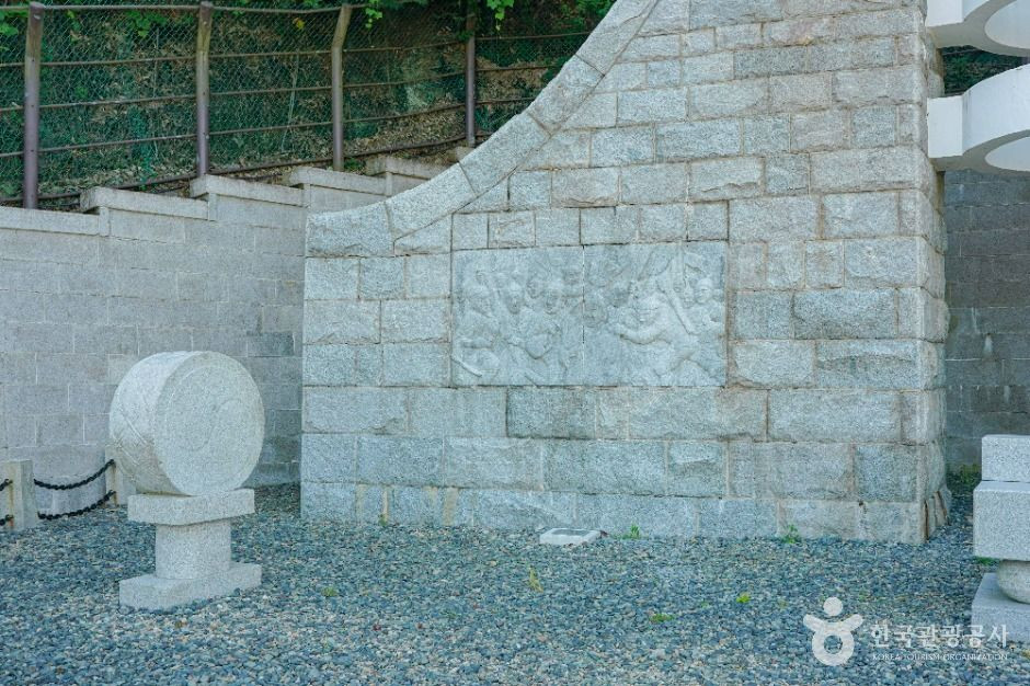 충익사 의병탑 여행 추천 - 로드트립