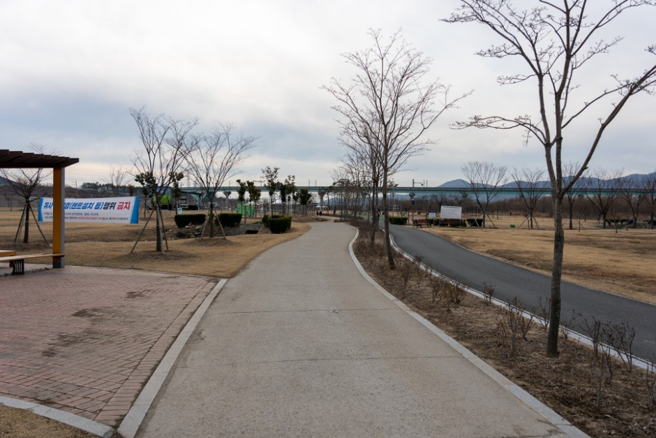 가산수변공원 여행 추천 - 로드트립
