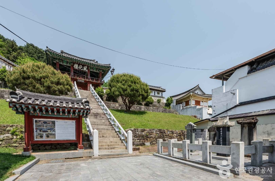 진주향교 여행 추천 - 로드트립