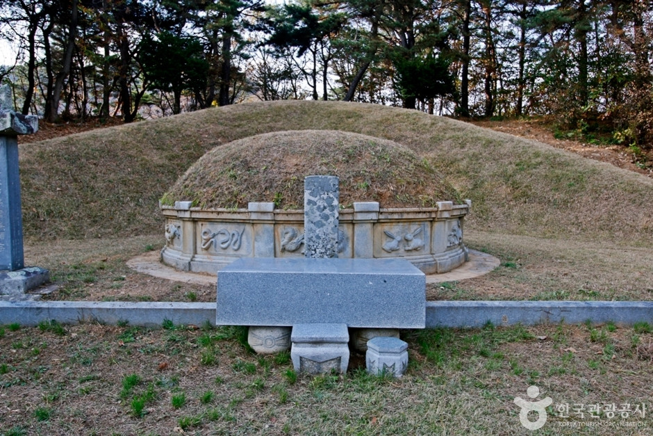 충주 석보군 묘소 여행 추천 - 로드트립