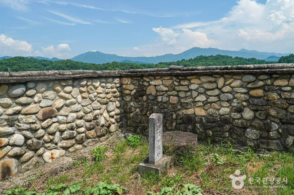 효자임옥산정려각 여행 추천 - 로드트립