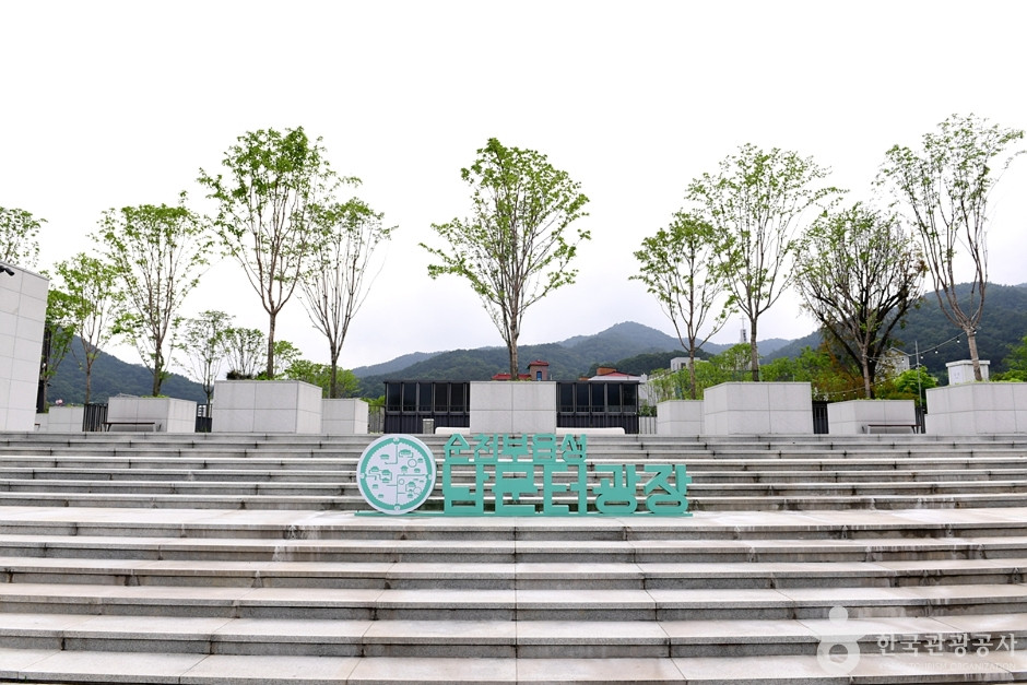 남문터광장 여행 추천 - 로드트립