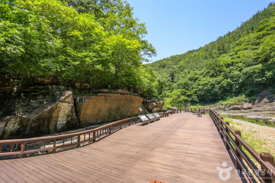 울주 천전리 명문과 암각화 [유네스코 세계유산] 여행 추천 - 로드트립
