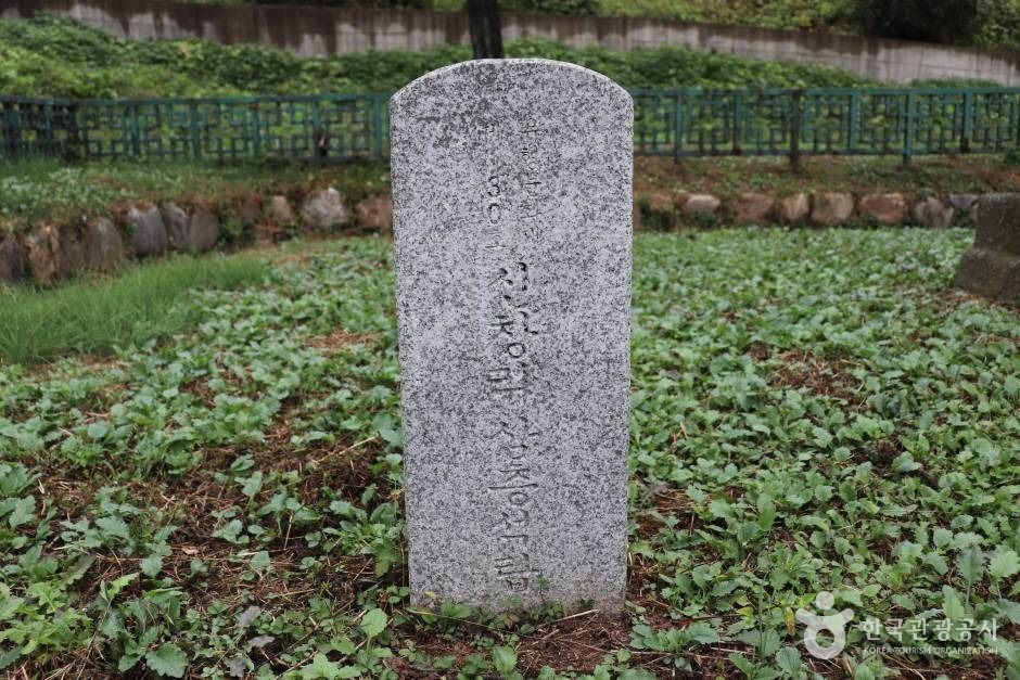 신창리삼층석탑 여행 추천 - 로드트립