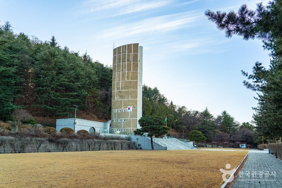 충혼탑 여행 추천 - 로드트립
