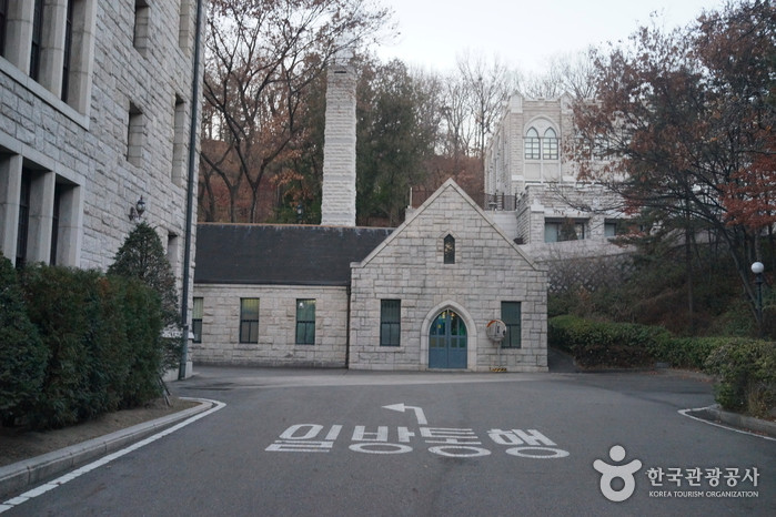 서울 고려대학교 본관 여행 추천 - 로드트립