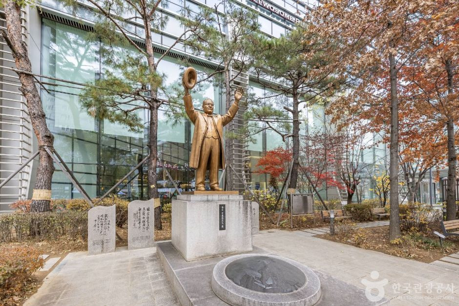 해공신익희선생동상 여행 추천 - 로드트립