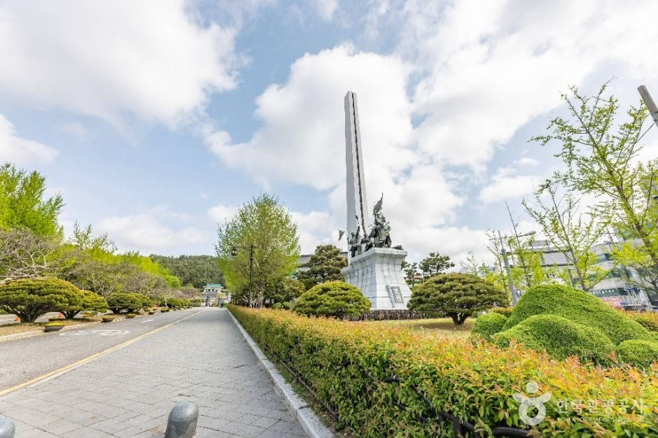충렬탑(부산) 여행 추천 - 로드트립