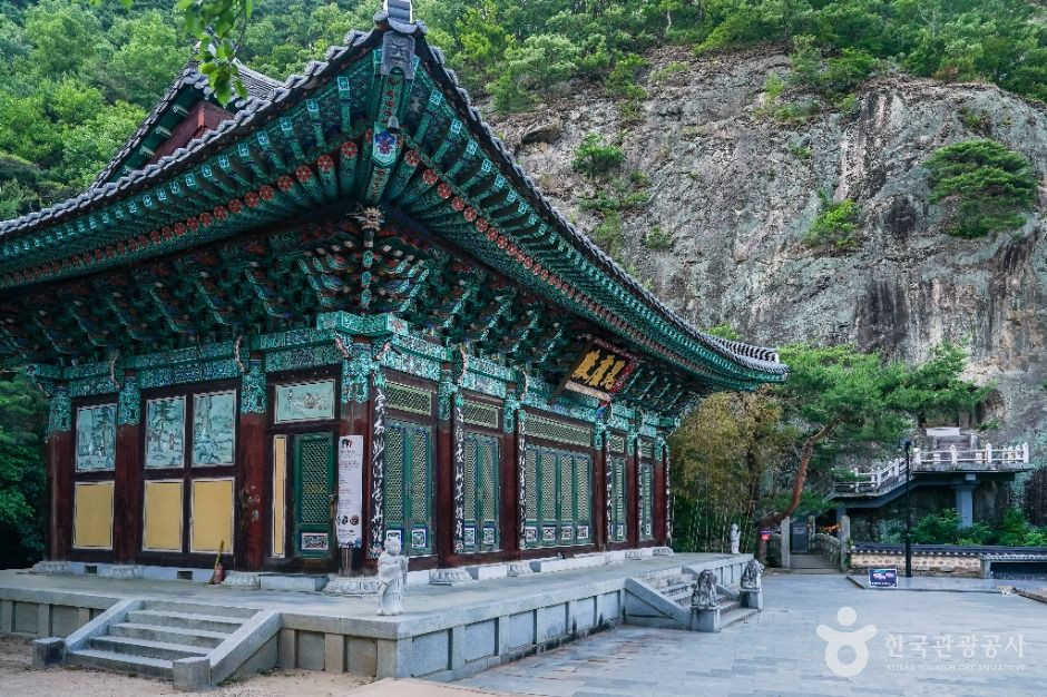 군위 아미타여래삼존 석굴 여행 추천 - 로드트립