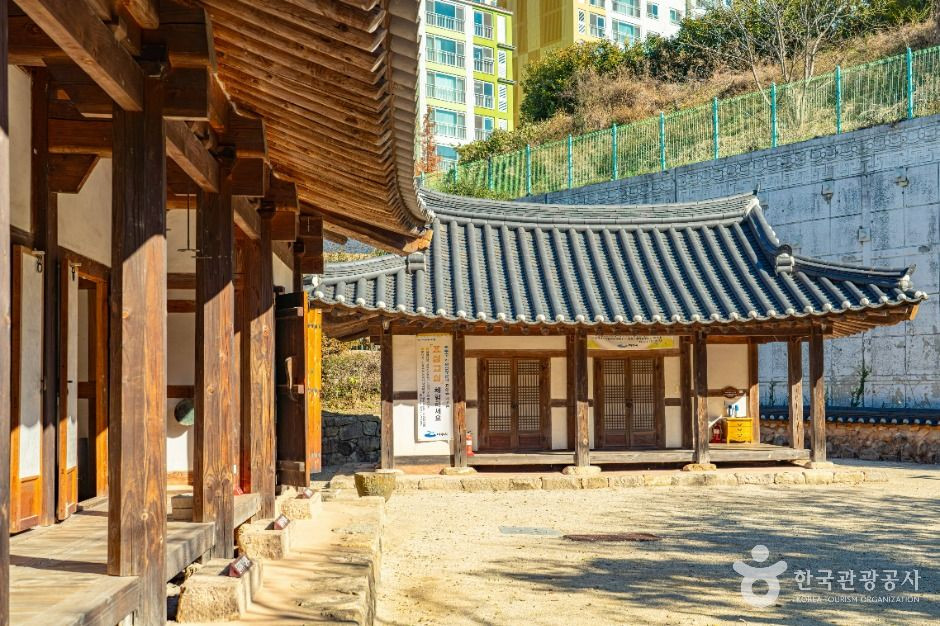 이충무공자당기거지 여행 추천 - 로드트립