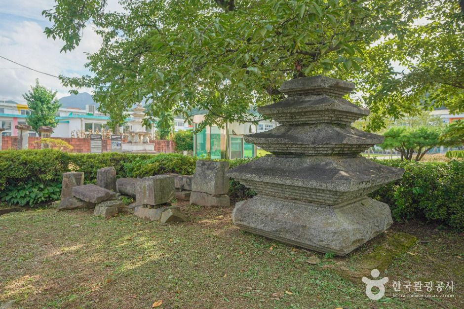 함안 주리사지 사자석탑 여행 추천 - 로드트립
