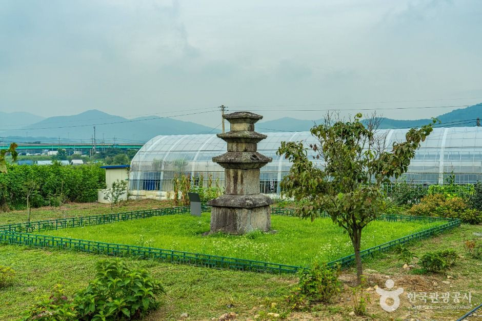 안성죽산리삼층석탑 여행 추천 - 로드트립