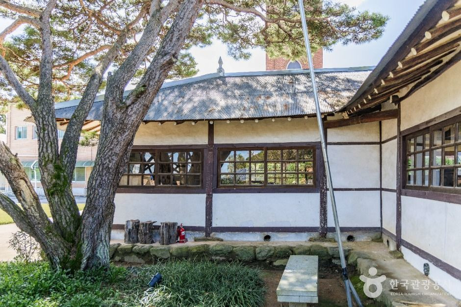 두동교회 구본당 여행 추천 - 로드트립