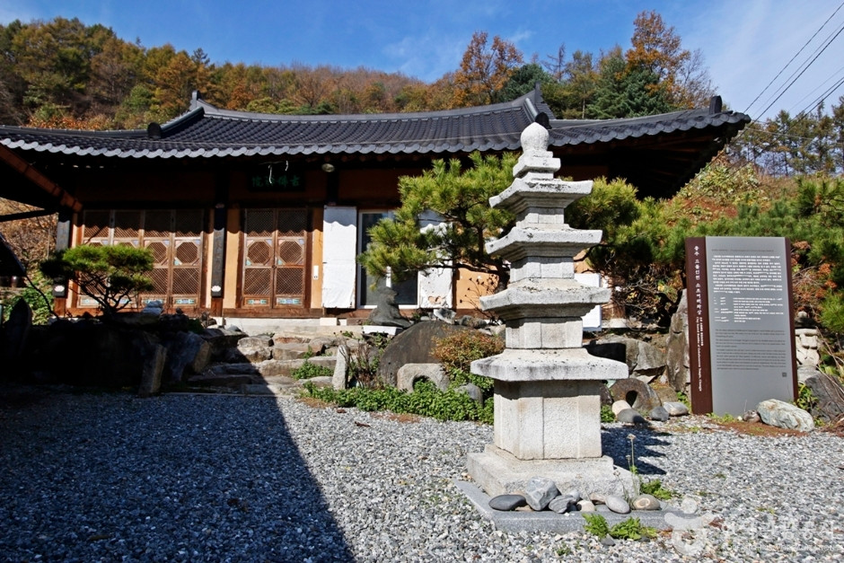 충주 고불선원 소조여래좌상 여행 추천 - 로드트립