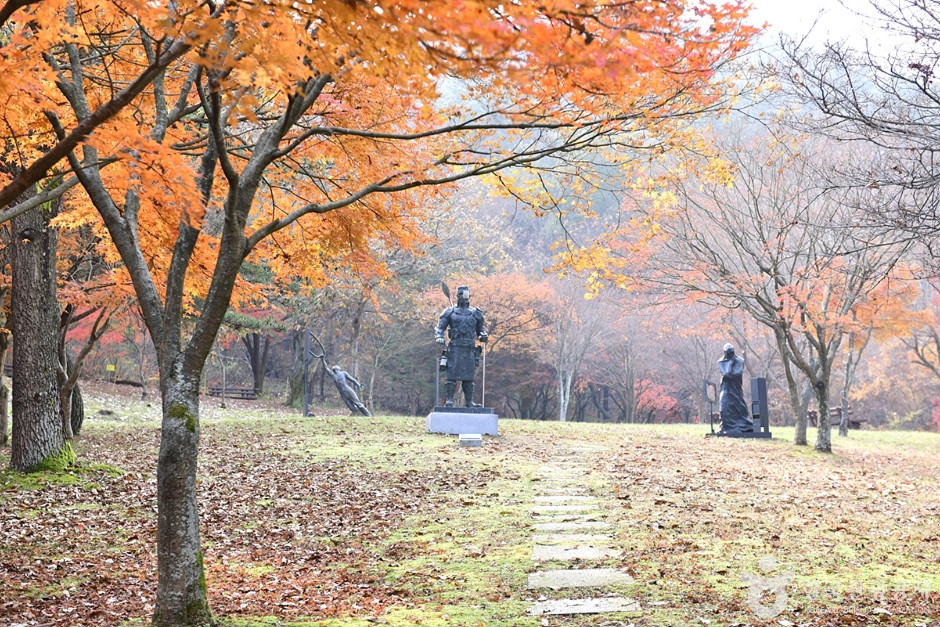 갑오동학혁명 100주년 기념탑 여행 추천 - 로드트립