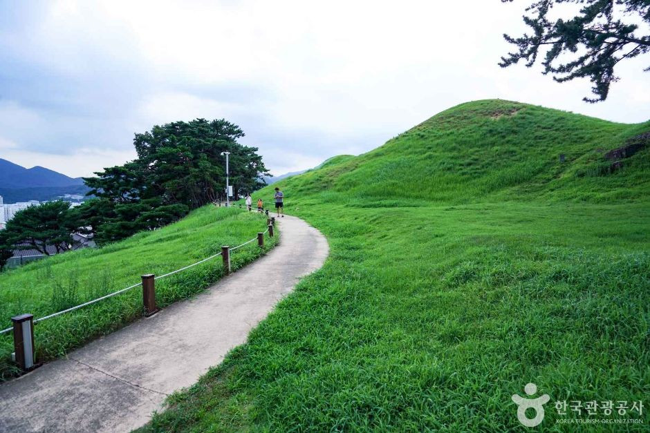양산 북정리 고분군 여행 추천 - 로드트립
