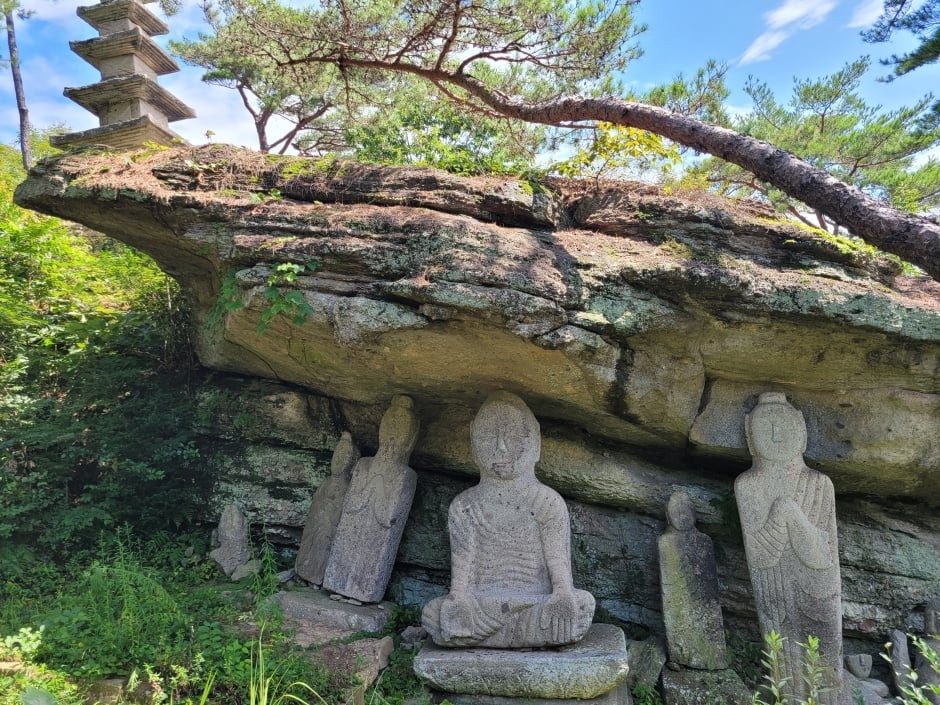 운주사 층상응회암 (무등산권 국가지질공원) 여행 추천 - 로드트립