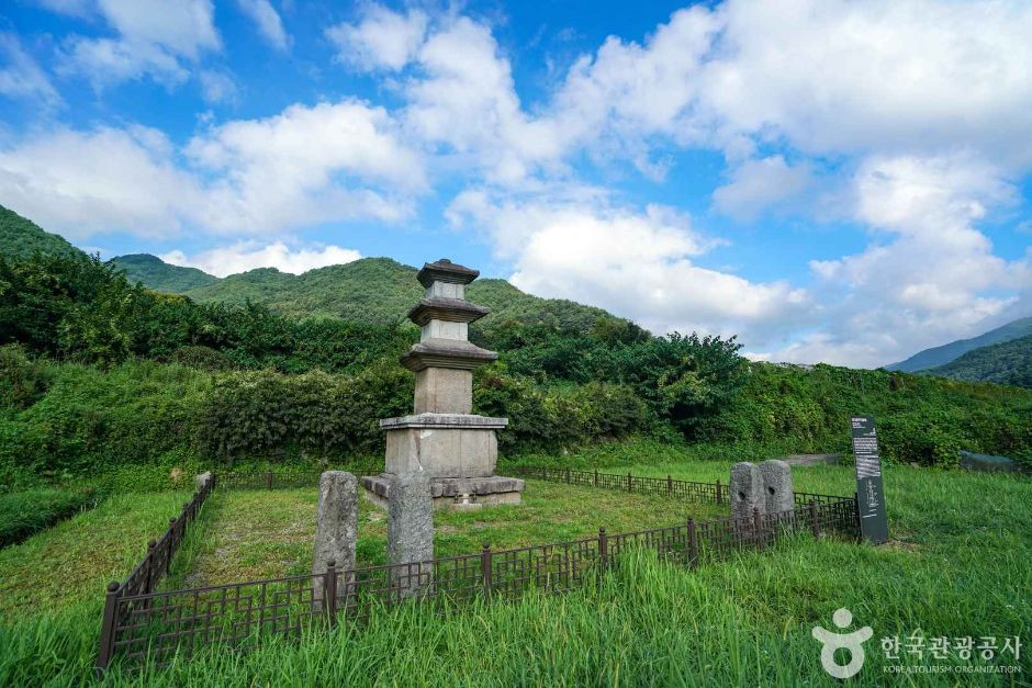 삼장사지 삼층석탑 여행 추천 - 로드트립