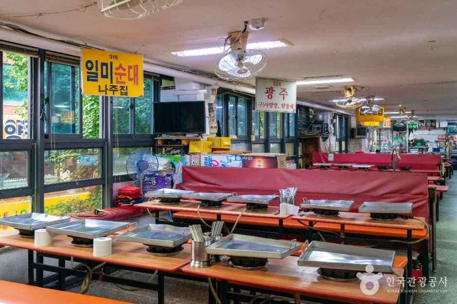 서울 신림동 민속순대타운 여행 추천 - 로드트립