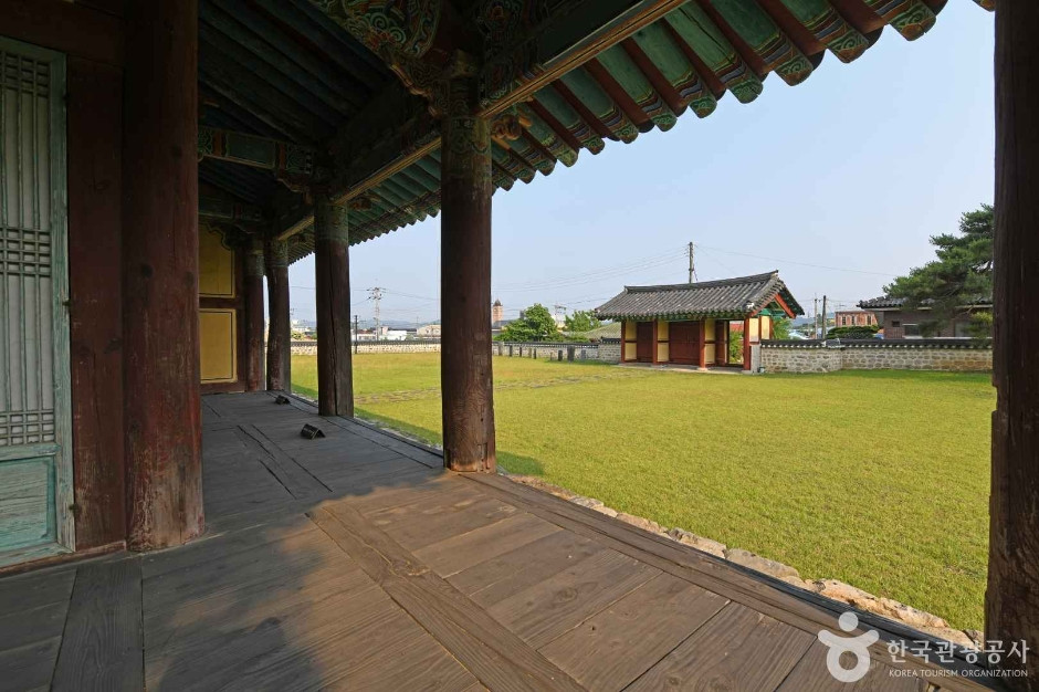 홍산객사 여행 추천 - 로드트립
