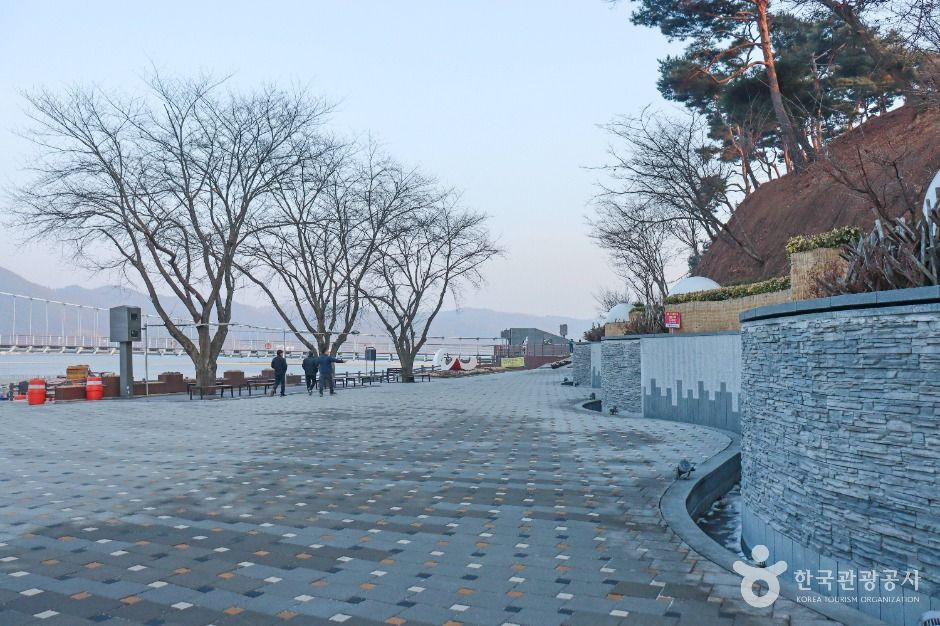 예당호 출렁다리(음악분수) 여행 추천 - 로드트립
