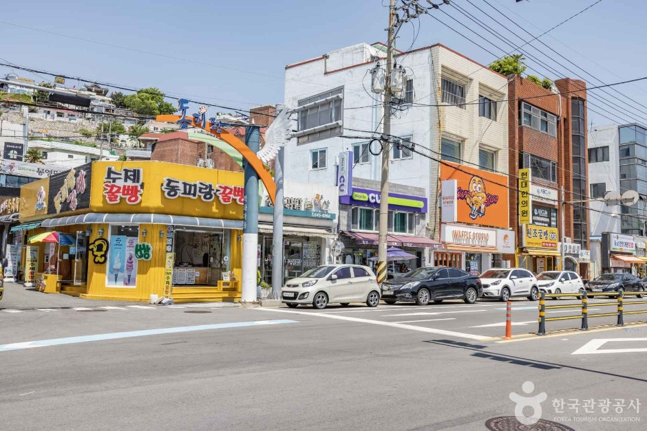 통영항 꿀빵거리 여행 추천 - 로드트립