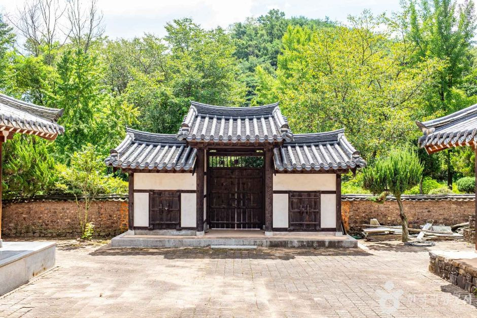 우곡서원 여행 추천 - 로드트립