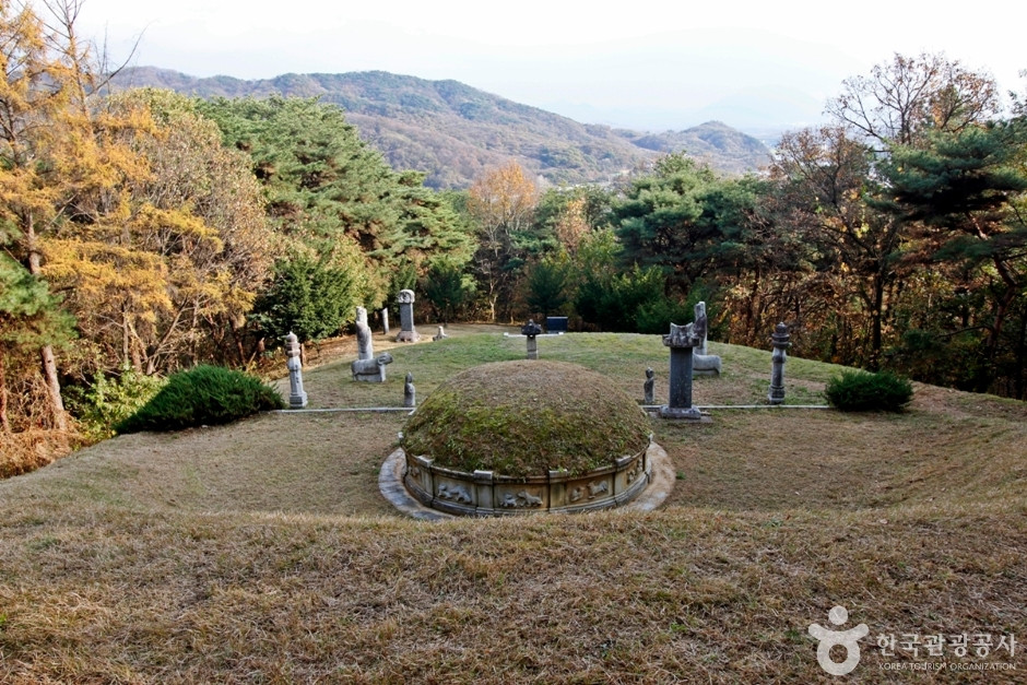 충주 석보군 묘소 여행 추천 - 로드트립